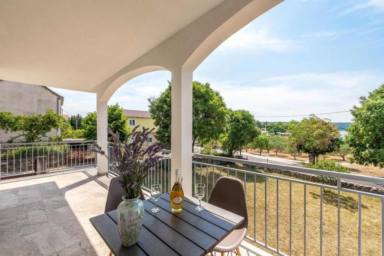 Apartmani Dupor Ґорні Карин Екстер'єр фото