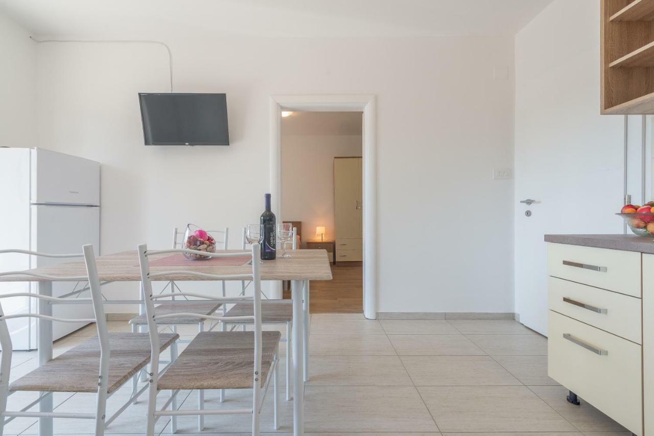 Apartmani Dupor Ґорні Карин Екстер'єр фото
