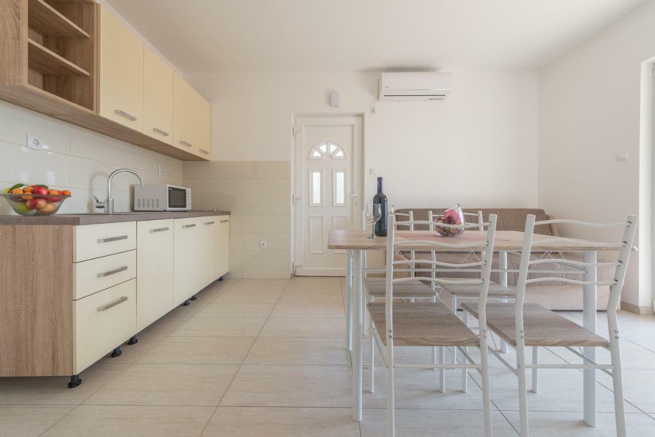 Apartmani Dupor Ґорні Карин Екстер'єр фото