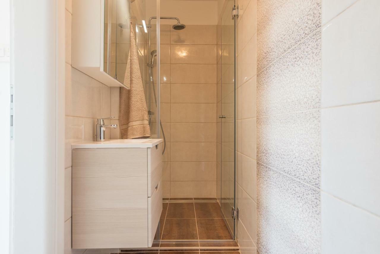 Apartmani Dupor Ґорні Карин Екстер'єр фото