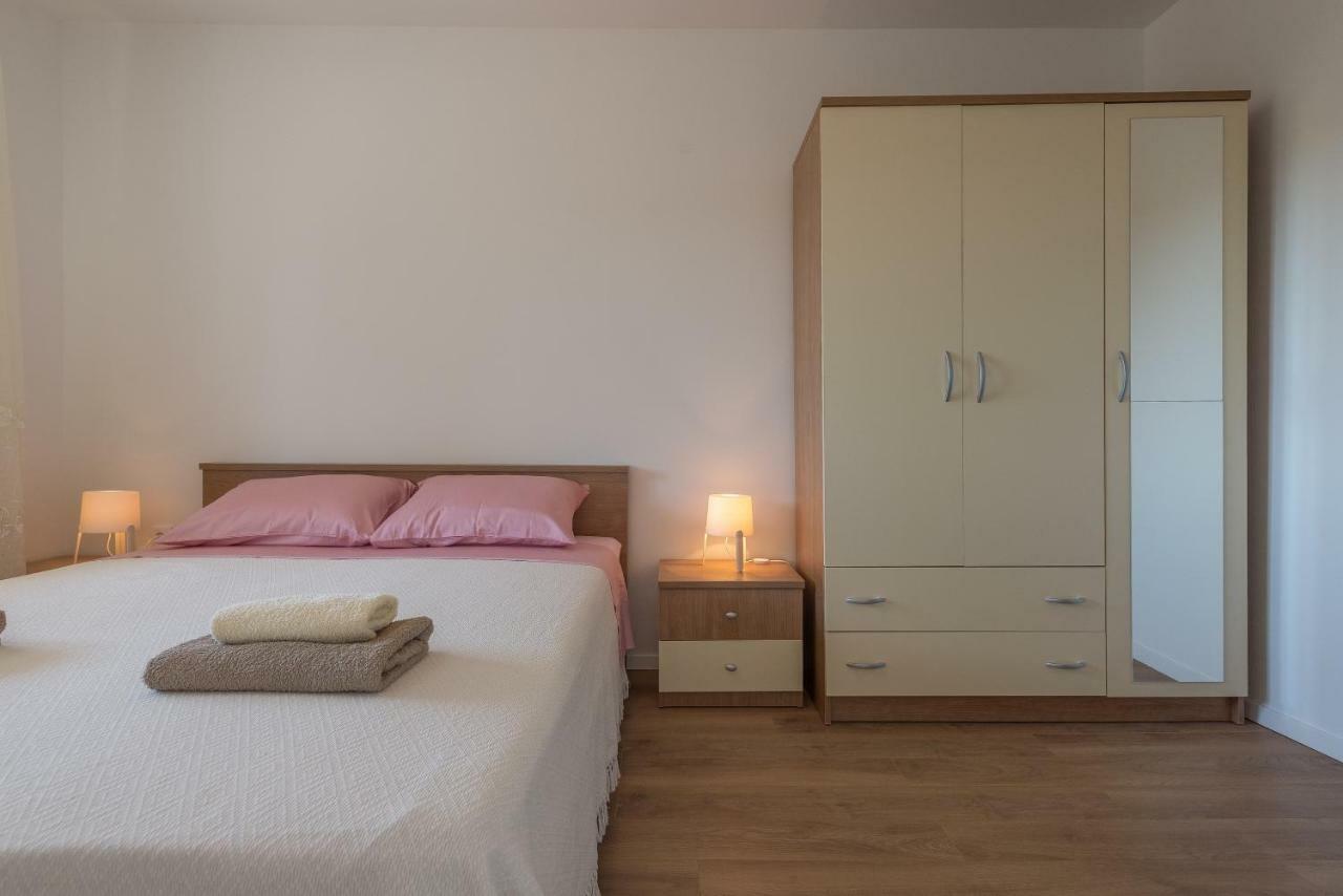 Apartmani Dupor Ґорні Карин Екстер'єр фото