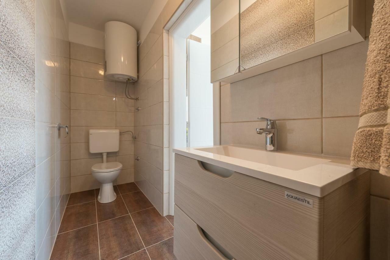 Apartmani Dupor Ґорні Карин Екстер'єр фото