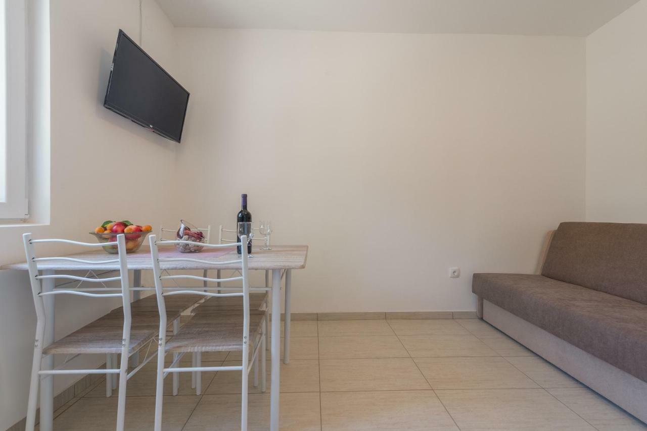 Apartmani Dupor Ґорні Карин Екстер'єр фото