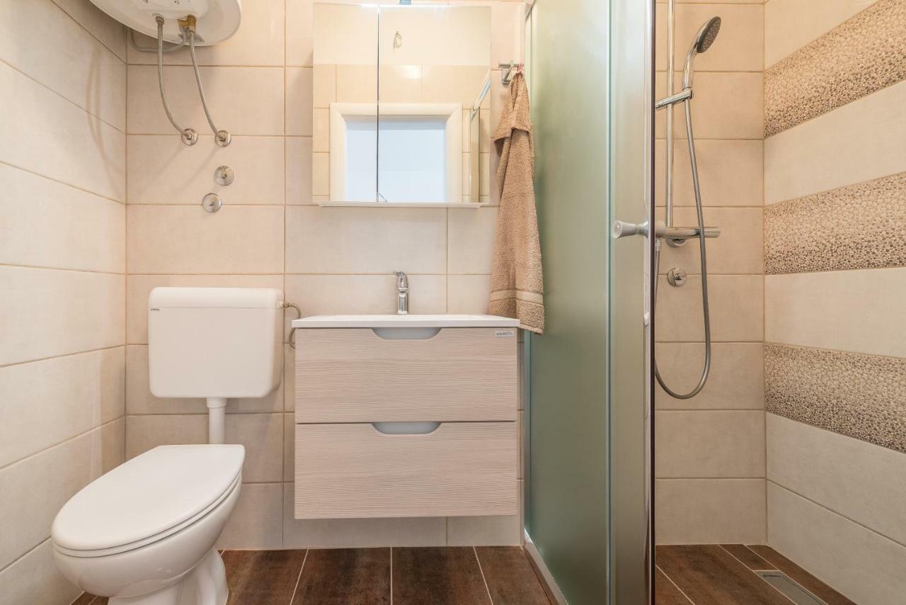 Apartmani Dupor Ґорні Карин Екстер'єр фото