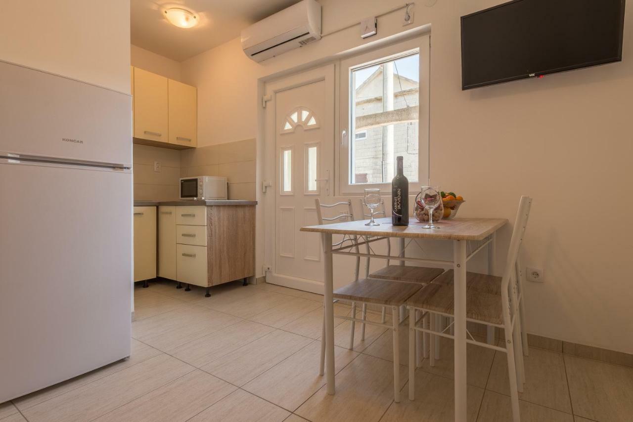 Apartmani Dupor Ґорні Карин Екстер'єр фото