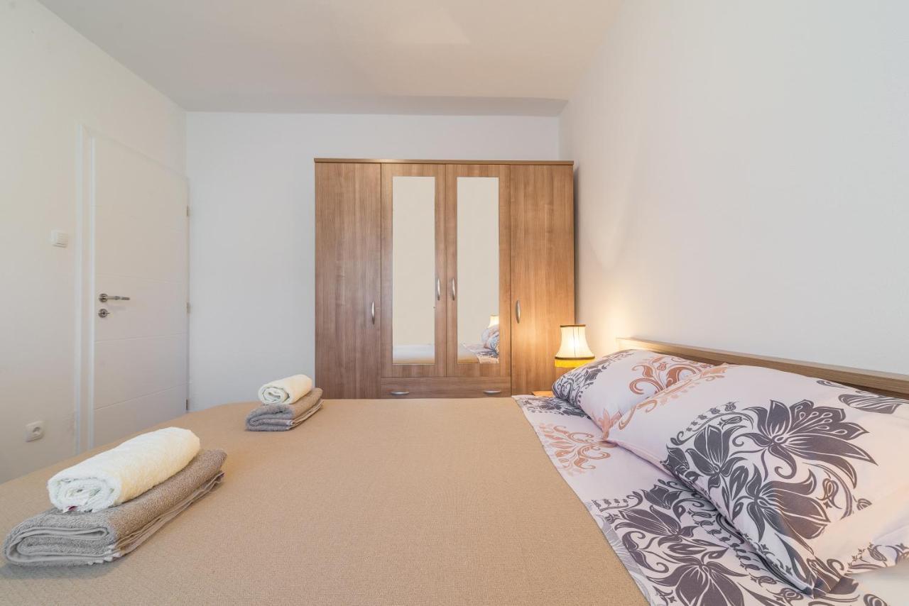 Apartmani Dupor Ґорні Карин Екстер'єр фото