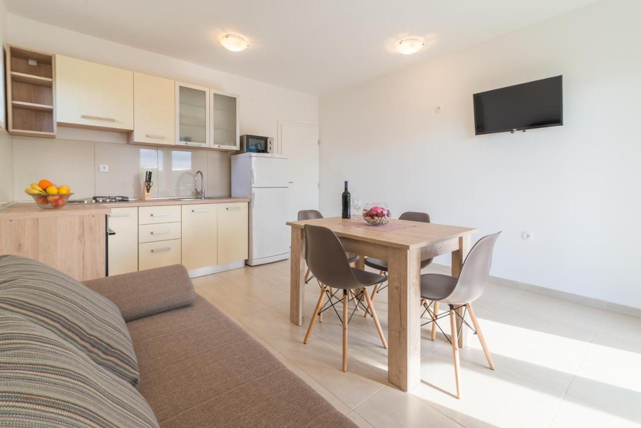 Apartmani Dupor Ґорні Карин Екстер'єр фото